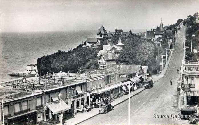 76 Sainte Adresse La Heve Place Clemenceau.jpg